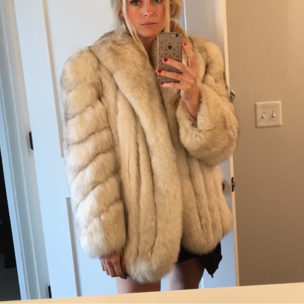 RARE genuine Fox Fur Coat - Saga Fox vintage fur in soft silver / cream / “blue”